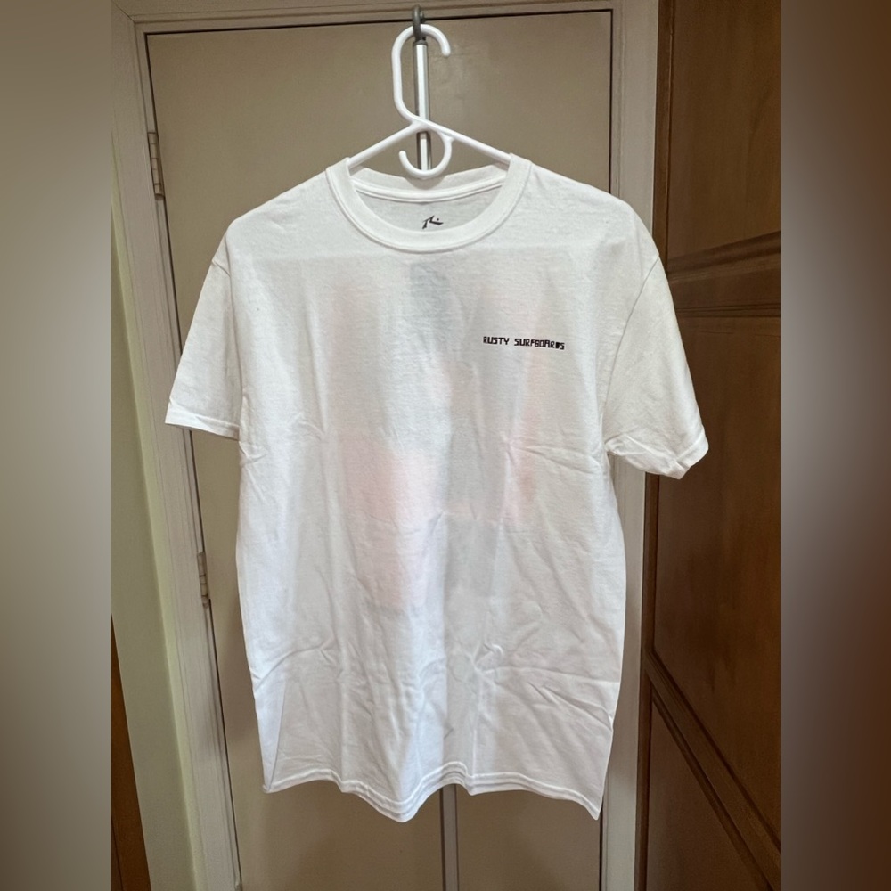 RUSTY SURFBOARDS SECRET SPOT SS TEE WHITE MEN’s SIZE M. NWT